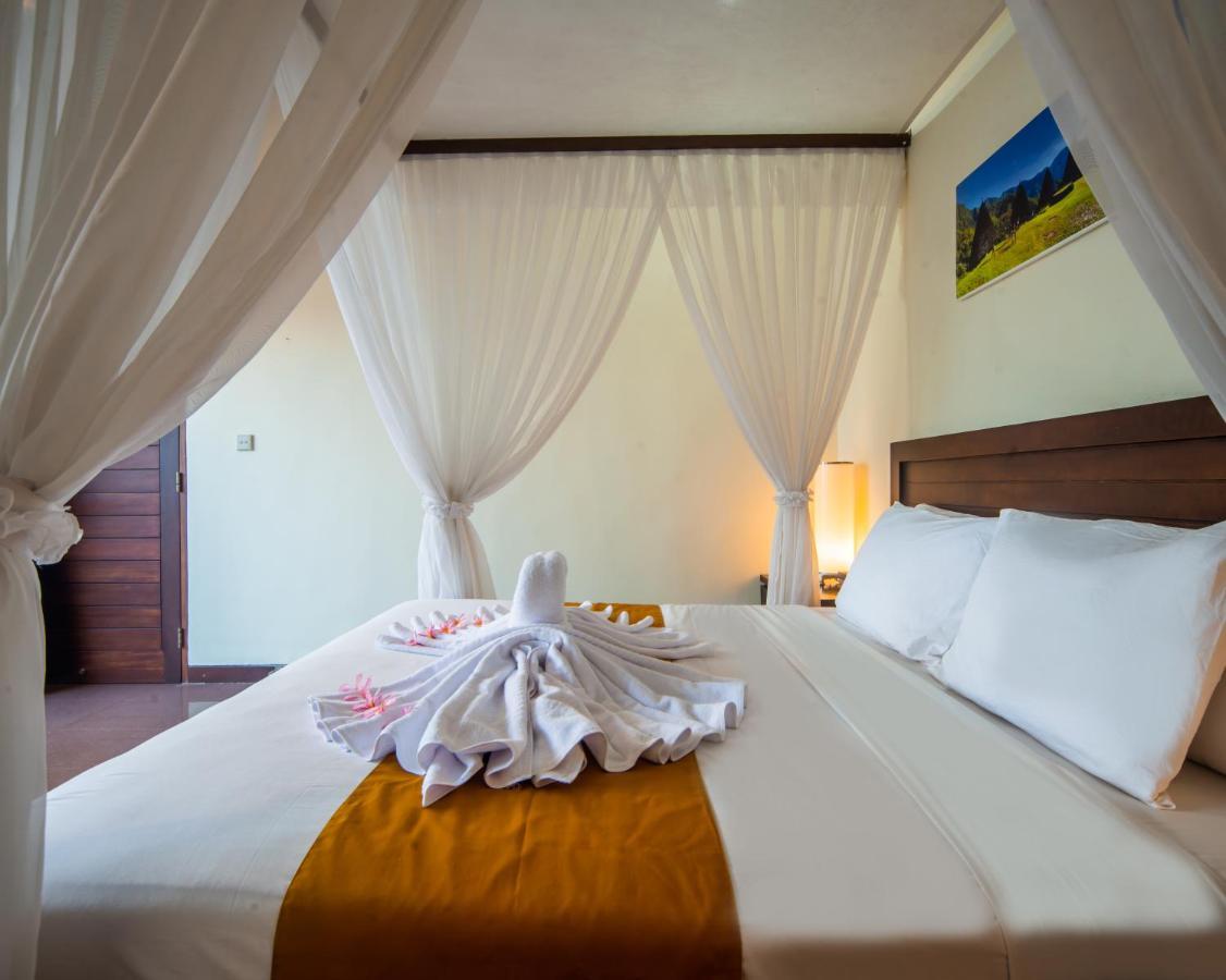 Demi * Seminyak (Bali)