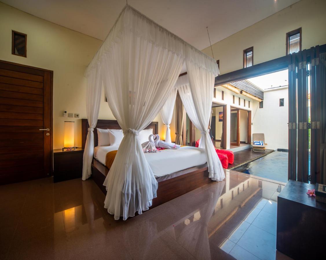 Demi * Seminyak (Bali)