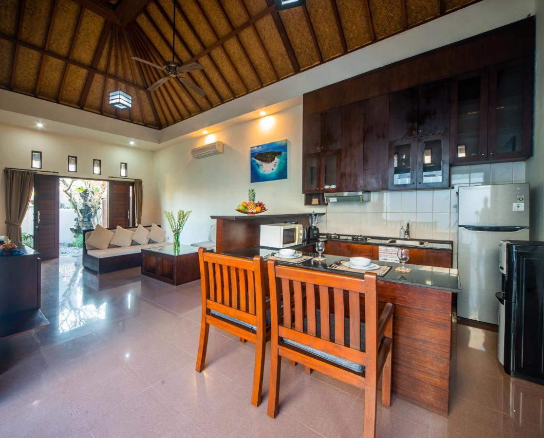 Demi * Seminyak (Bali)